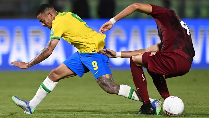 Seleção ganhou por 3 a 1 em Caracas